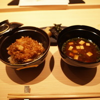 天てんぷら うち津 - 〆は天丼、天茶、ご飯＋かき揚げから選べました。