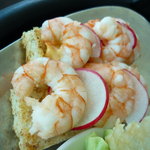 エキ・バー＆グリル - 海老のカナッペ・ケッパー風味のアメリケーヌソース