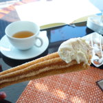 エキ・バー＆グリル - チュロス・野苺のクリーム添え