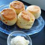エキ・バー＆グリル - 2種のスコーンとｸﾛﾃｯﾄﾞｸﾘｰﾑ