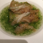 中国飯店 - ふかひれの煎り焼き、特製上湯仕立て