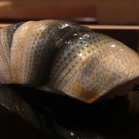 鮨桂太 - 小肌2枚漬け。しっとりとしてパサつきなく。キリッとした酸味でしまった身質。しっかりとした脱水で煮切りが主張的。生を感じさせない締め具合。