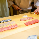 鮨 さいとう - 切ります