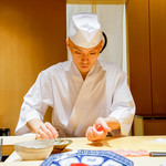 鮨 さいとう - 握る