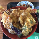 栄家 - 海老とハゼとキスの天丼（800円） 天丼接写！