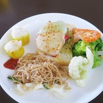 Plaza Premium Lounge - チーズバゲット/焼売/焼きそば