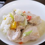 Plaza Premium Lounge - チキンのクリーム煮