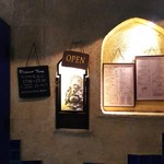 ダバ インディア - 店頭のメニューも良い雰囲気です。