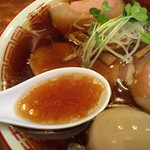 中華そば しば田 - 醤油の旨さ抜群のスープ