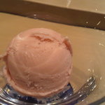 すゝき野 鮨金 - 自家製 苺アイスクリーム