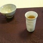 瑜伽庵 - 素敵な器を見ながら、口直しのほうじ茶となる