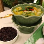 Luk Kai Thong - Green Curry with Phuket Fish Balls ＆ Steamed Riceberry