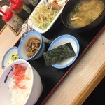 Matsuya - ソーセージエッグ定食牛小鉢（＾∇＾）