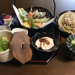 手打ちそば 縁庭 - 季節限定「和栗御膳」自家栽培の栗を使った栗ご飯とそば・天ぷらのセット。