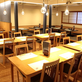 テーブル19席、掘りごたつ25席、VIP席6席