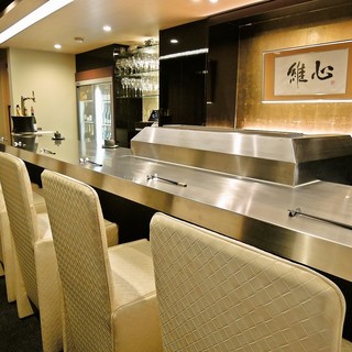 Enjoy high quality Tempura and champagne in a chic adult atmosphere.