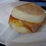 スターバックス コーヒー - イングリッシュマフィン ソーセージ＆オムレツ