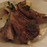 トラットリア シチリアーナ・ドンチッチョ - 仔羊と白金豚のスペアリブ、四元豚サルシッチャのグリル