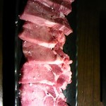 焼肉くろちゃん - 分厚いタンです