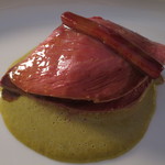 Seta - 肉料理：鳩の胸肉のフォアグラ詰め　サフランとルバーブのピスタチオソース