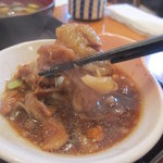 ステーキハウス寿楽 - このトロトロの牛すじを見よ！