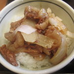 ステーキハウス寿楽 - おもわずご飯の上に乗っけてしまいました