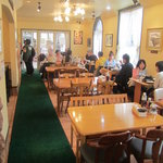 ステーキハウス寿楽 - 活気のある店内