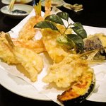 蕎麦処 葉山 鰹  - 天ぷら盛り合わせ