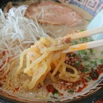 火門拉麺 - 中太麺リフトアップ、