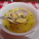 ビストロ アオキ - アサリのサフラン風味のスープ