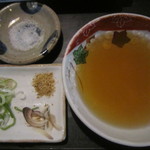 Kurumazawaudon - 薬味、天つゆに塩も