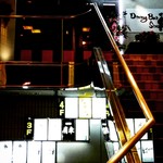 DiningBarSinzan - 東急ホテルすぐ裏ビルの2階、店内に続く階段がございます。