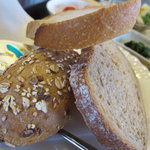 カフェ・ド・ブルー - 【日替わり】パン、自己焼きらしいと【店員さんに撮影許可】