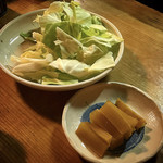 焼鳥初鳥 - つけだし（キャベツ・沢庵）