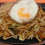 よか楼 - 鉄板焼きそば(税込み670円)