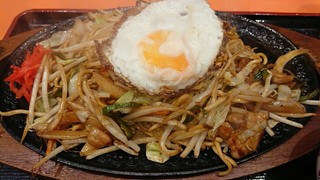 Yokarou - 鉄板焼きそば(税込み670円)