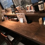 串処一龍 - 目の前が焼き台のカウンター