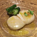 スガハラ - ホタテのカルパッチョ きゅうりのサラダ添え（アップ）