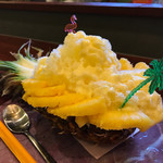 パーラーマズルカ - パインの器に一目惚れ◡̈♥︎パイナップルかき氷