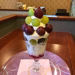 パーラーマズルカ - ぶどうパフェ  ¥1,200