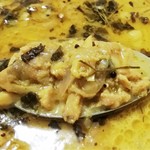 SPICY CURRY 魯珈 - 限定カレー（アジョワン薫る！アサリ出汁キーマカレー）のアップ