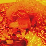 グランド ダイア - 赤の皿：オマール海老　ビーツ　黒豆味噌発酵