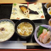 一つ木竹林草 - ランチ：焼魚定食（銀鱈西京焼）