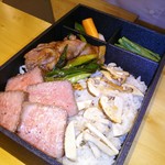 肉屋 雪月花 NAGOYA - 豪華すぎるお弁当ﾟ+｡:.ﾟ(*ﾟДﾟ*)ﾟ.:｡+ﾟ