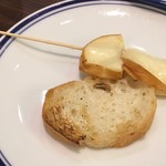 Guriru Bado - スカモルツァチーズの炭火焼