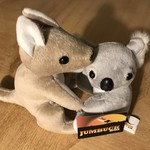 Kuranda Candy Kitchen - カンガルーとコアラのぬいぐるみ