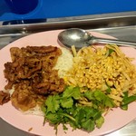 タイごはん 泉州屋台 - 　　　豚肉の辛子炒めとパッタイ