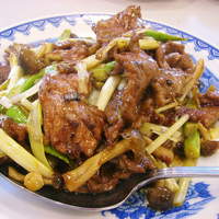 横浜中華街 北京飯店 - 牛肉と黄韮の炒め物