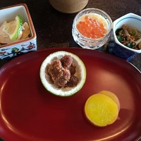 伊勢宮川の里 鄙茅 - 八寸、取り分けたもの