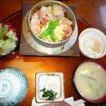 あじ処 春 - 釜飯定食　注文してから蒸すので　少し時間がかかりますが　美味しいです